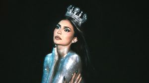 Kylie Jenner Bermahkota, Pesan Khusus ke Desainer Indonesia Rinaldy Yunardi