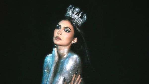 Kylie Jenner Bermahkota, Pesan Khusus ke Desainer Indonesia Rinaldy Yunardi