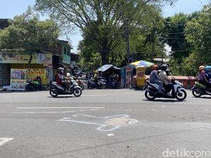 Nenek Penjual Nasi Keliling Tewas Tertabrak Motor di Thamrin Semarang Nenek Penjual Nasi Keliling Tewas Tertabrak Motor di Thamrin Semarang