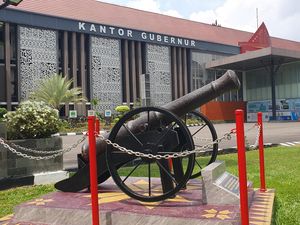 Sejarah Dua Meriam di Kantor Gubernur Sumsel yang Kini Jadi Spot Swafoto Sejarah Dua Meriam di Kantor Gubernur Sumsel yang Kini Jadi Spot Swafoto