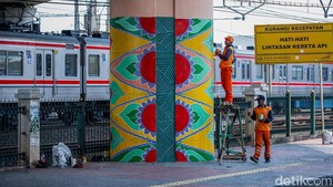 Mural Batik Betawi Hiasi Kolong Flyover Pondok Kopi