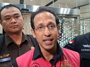 Video Nadiem Usai Diperiksa Kejagung 10 Jam: Kebenaran Akan Terungkap Video Nadiem Usai Diperiksa Kejagung 10 Jam: Kebenaran Akan Terungkap