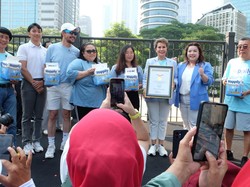 Wings Care Pecahkan Rekor MURI Jalan Sehat Lansia Terbanyak