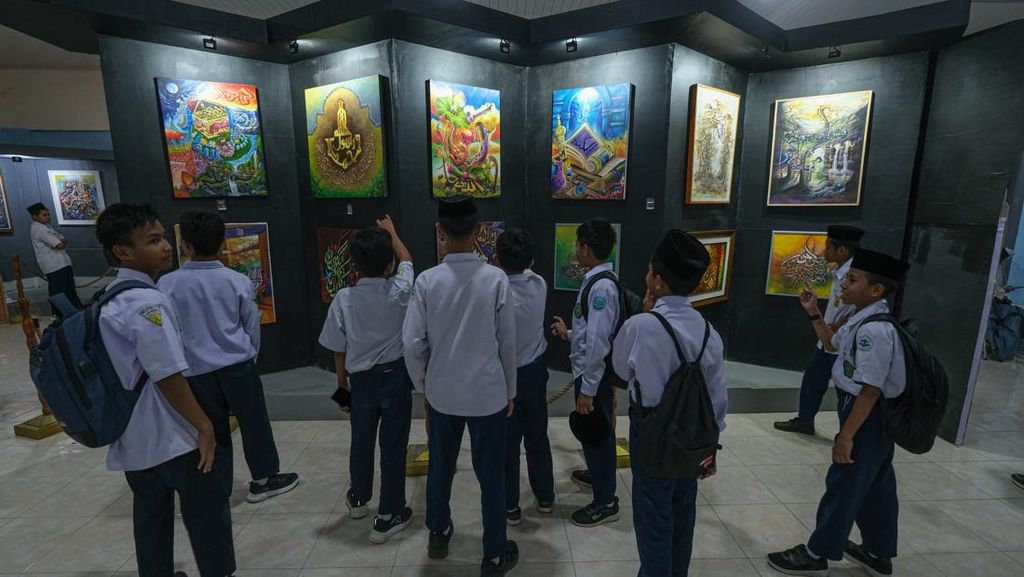 Terpukau Pesona Kaligrafi Islam Dunia di Kendari Terpukau Pesona Kaligrafi Islam Dunia di Kendari