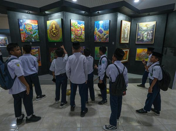 Terpukau Pesona Kaligrafi Islam Dunia di Kendari