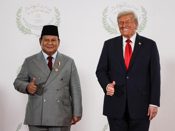 Potret Kompak Prabowo dan Trump Acungkan Jempol di KTT Perdamaian Gaza
