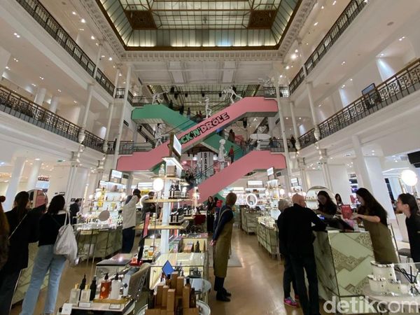 Foto: Belanja ala Parisian di Le Bon Marche, Department Store Tertua di Dunia
