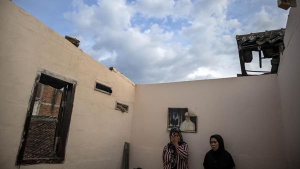 Puluhan Rumah Rusak Diterjang Puting Beliung di Cimahi