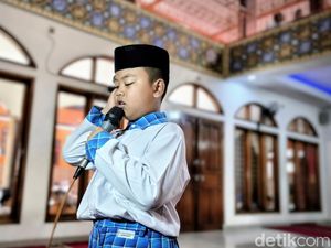 Video Rahmat Fauzan, Bocah Terompet Mendunia yang Jago Azan Video Rahmat Fauzan, Bocah Terompet Mendunia yang Jago Azan