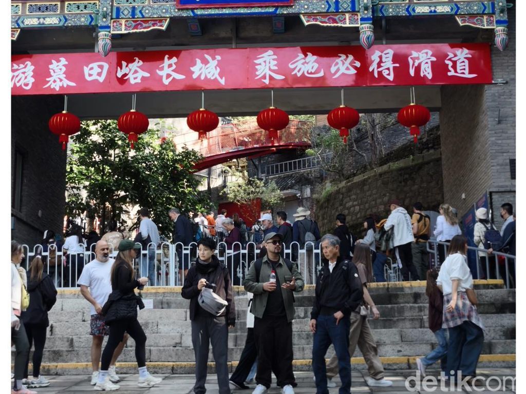 Mencoba 5 Efek Ricoh Realme GT 8 Pro di Tembok Besar China Mencoba 5 Efek Ricoh Realme GT 8 Pro di Tembok Besar China