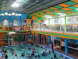 Kolam Renang Full Indoor di Sidoarjo, Nyaman Berenang Tanpa Takut Panas!