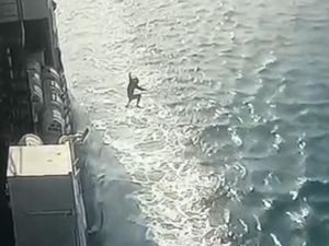 Pria Asal Jambi Nekat Loncat dari Kapal di Perairan Lampung