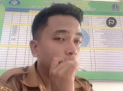 Perangkat Desa di Bone Live Tiktok-Merokok Saat Jam Kerja, Ditegur Bupati