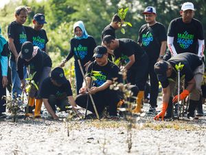 Ahmad Luthfi Pimpin Penanaman Jutaan Bibit Mangrove Secara Serentak