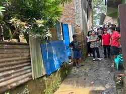 Anggota DPR Sofyan Tan Bantu Korban Banjir Sungai Babura di Masa Reses