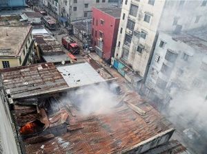 16 Orang Tewas dalam Kebakaran Pabrik di Bangladesh