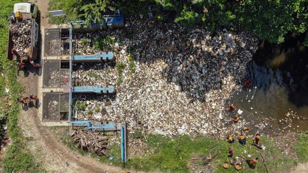 Bersih-Bersih Sungai Cikaret, Sampah Didominasi Limbah Rumah Tangga