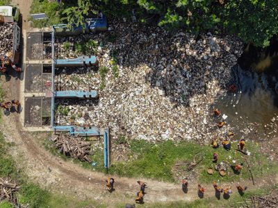 Bersih-Bersih Sungai Cikaret, Sampah Didominasi Limbah Rumah Tangga