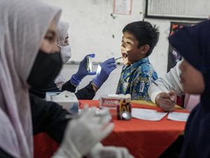 Edukasi Kesehatan Gigi, Siswa SD di Solo Antusias Diperiksa Dokter Edukasi Kesehatan Gigi, Siswa SD di Solo Antusias Diperiksa Dokter