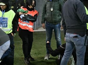 Ribuan Massa Pro-Palestina Bentrok dengan Polisi Saat Laga Italia vs Israel Ribuan Massa Pro-Palestina Bentrok dengan Polisi Saat Laga Italia vs Israel