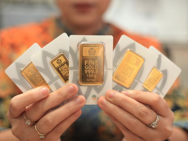 Harga Emas Antam Tembus Rekor Tertinggi, Sentuh Rp2,38 Juta per Gram