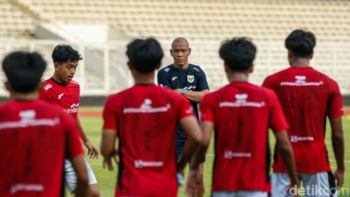 Garuda Muda Panaskan Mesin, Timnas U-17 Siap Mentas di Piala Dunia 2025 Hitung mundur menuju Piala Dunia U-17 2025 resmi dimulai! Timnas Indonesia U-17 tengah mematangkan persiapan jelang berlaga di ajang bergengsi tersebut yang akan digelar pada 3β27 November 2025 di Qatar.