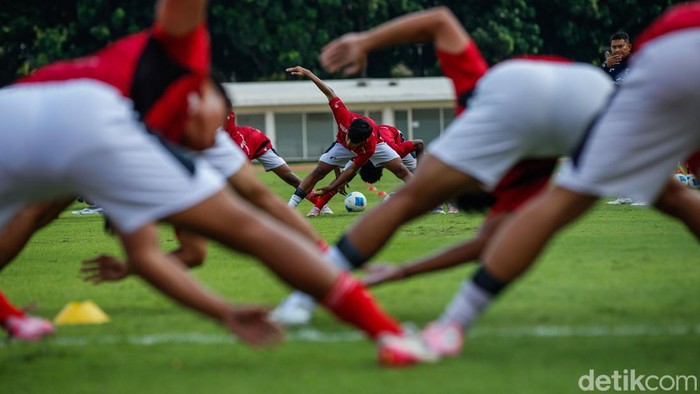 Hitung mundur menuju Piala Dunia U-17 2025 resmi dimulai! Timnas Indonesia U-17 tengah mematangkan persiapan jelang berlaga di ajang bergengsi tersebut yang akan digelar pada 3–27 November 2025 di Qatar.
