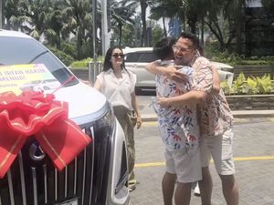 Irfan Hakim Sujud Syukur, Ultah ke-50 Dapat Mobil Mewah dari Raffi Ahmad Irfan Hakim Sujud Syukur, Ultah ke-50 Dapat Mobil Mewah dari Raffi Ahmad