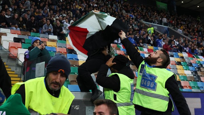 UDINE, ITALY - OCTOBER 14:   Security staff members stop a pitch invader during the FIFA World Cup 2026 qualifier match between Italy and Israel at Stadio Friuli on October 14, 2025 in Udine, Italy. (Photo by Claudio Villa - FIGC/FIGC via Getty Images)