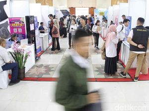 Pencari Kerja Serbu Job Festival di Danau Sunter Pencari Kerja Serbu Job Festival di Danau Sunter