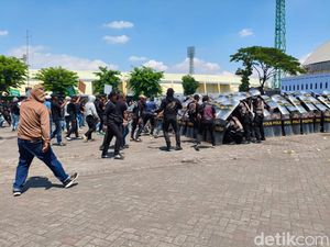 Ribuan Aparat Gabungan Gelar Simulasi Pengamanan Kota di Jatim Ribuan Aparat Gabungan Gelar Simulasi Pengamanan Kota di Jatim