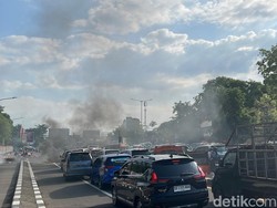 Jalan AP Pettarani Arah Sultan Alauddin Makassar Macet Imbas Demo Sore Ini Jalan AP Pettarani Arah Sultan Alauddin Makassar Macet Imbas Demo Sore Ini