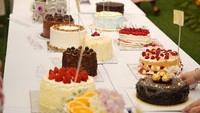 Warna-warni ratusan kue memenuhi Cake Picnic Story. Foto: Instagram @hestipurwadinata