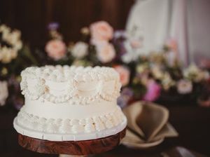 Tak Sekadar Seremoni, Ini 4 Makna Tabur Gula di Kue Pernikahan Tak Sekadar Seremoni, Ini 4 Makna Tabur Gula di Kue Pernikahan