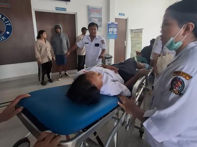 Penampakan Murid SMP 1 Toba yang Dilarikan ke RS Usai Keracunan MBG