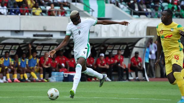 Soccer Football - FIFA World Cup - CAF Qualifiers - Group C - Nigeria v Benin - Godswill Akpabio International Stadium, Uyo, Nigeria - October 14, 2025 Nigeria's Victor Osimhen scores their first goal REUTERS/Sodiq Adelakun