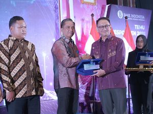 Pusri Raih Penghargaan Responden Terbaik dari BI Sumsel