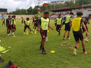 Persipura Banjir Kartu, Didenda Komdis PSSI Rp 25 Juta Persipura Banjir Kartu, Didenda Komdis PSSI Rp 25 Juta