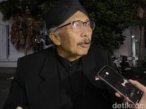 Kesetiaan Sukirno Rawat Sejarah Pertempuran 5 Hari Semarang di Atas Panggung