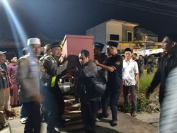 Jenazah Muhfi Alfian Santri Ponpes Al Khoziny Diserahkan Keluarga