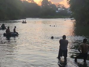 2 Remaja di Lubuklinggau Hanyut Saat Mandi di Sungai Kelingi, 1 Selamat-1 Hilang 2 Remaja di Lubuklinggau Hanyut Saat Mandi di Sungai Kelingi, 1 Selamat-1 Hilang