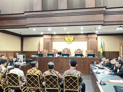 Hakim Terdakwa Suap Vonis Lepas Kasus Minyak Goreng Balikin Rp 5,5 Miliar Hakim Terdakwa Suap Vonis Lepas Kasus Minyak Goreng Balikin Rp 5,5 Miliar