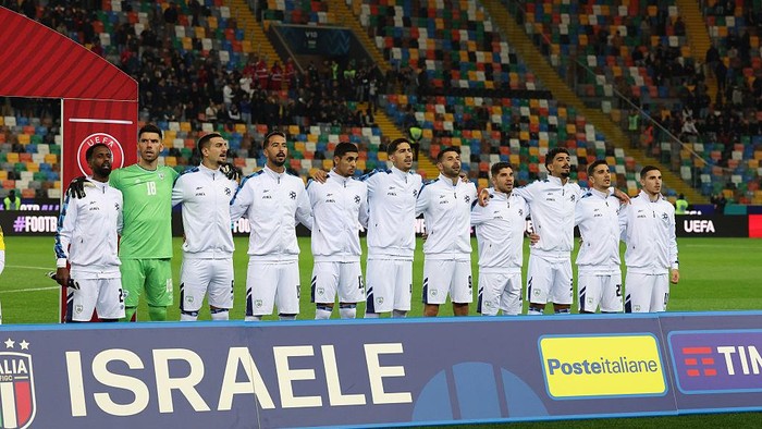 UDINE, ITALY - OCTOBER 14:  Players of Israel sing the national anthem prior to the FIFA World Cup 2026 qualifier match between Italy and Israel at Stadio Friuli on October 14, 2025 in Udine, Italy. (Photo by Claudio Villa - FIGC/FIGC via Getty Images)