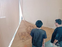 Pengalaman Lihat Pameran Unik di Bangunan Rumah yang Belum Jadi