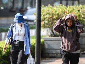 Cuaca Mendidih, BMKG Imbau Warga Hindari Paparan Matahari Langsung di Jam-jam Ini Cuaca Mendidih, BMKG Imbau Warga Hindari Paparan Matahari Langsung di Jam-jam Ini