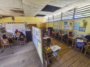 Tiga Dekade Tanpa Perbaikan, Siswa SDN Jambi Belajar di Sekolah Rusak Tiga Dekade Tanpa Perbaikan, Siswa SDN Jambi Belajar di Sekolah Rusak