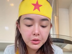 Gaya Kocak Amanda Manopo Usai Menikah, Masak Pakai Celemek Wonder Woman Gaya Kocak Amanda Manopo Usai Menikah, Masak Pakai Celemek Wonder Woman