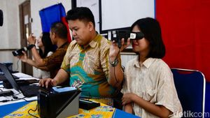 Antusias Pelajar Rekam KTP di Sekolah