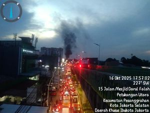 TransJ Perpendek Rute Koridor 13 Imbas Kebakaran Bengkel di Ciledug Jaksel TransJ Perpendek Rute Koridor 13 Imbas Kebakaran Bengkel di Ciledug Jaksel