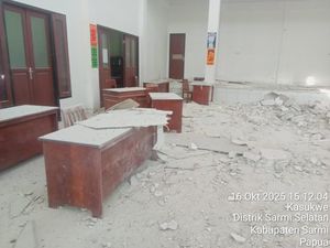 Puluhan Bangunan Rusak Akibat Gempa M 6,6 di Sarmi Papua Puluhan Bangunan Rusak Akibat Gempa M 6,6 di Sarmi Papua